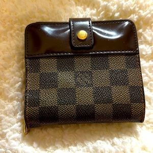 LV DAMIER EBENE WALLET luxury item